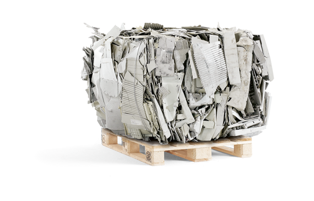 Ballen aus PC-Gehäusen