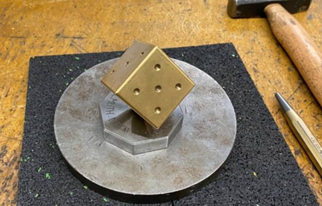 Metallwürfel aus der Ausbildungswerkstatt